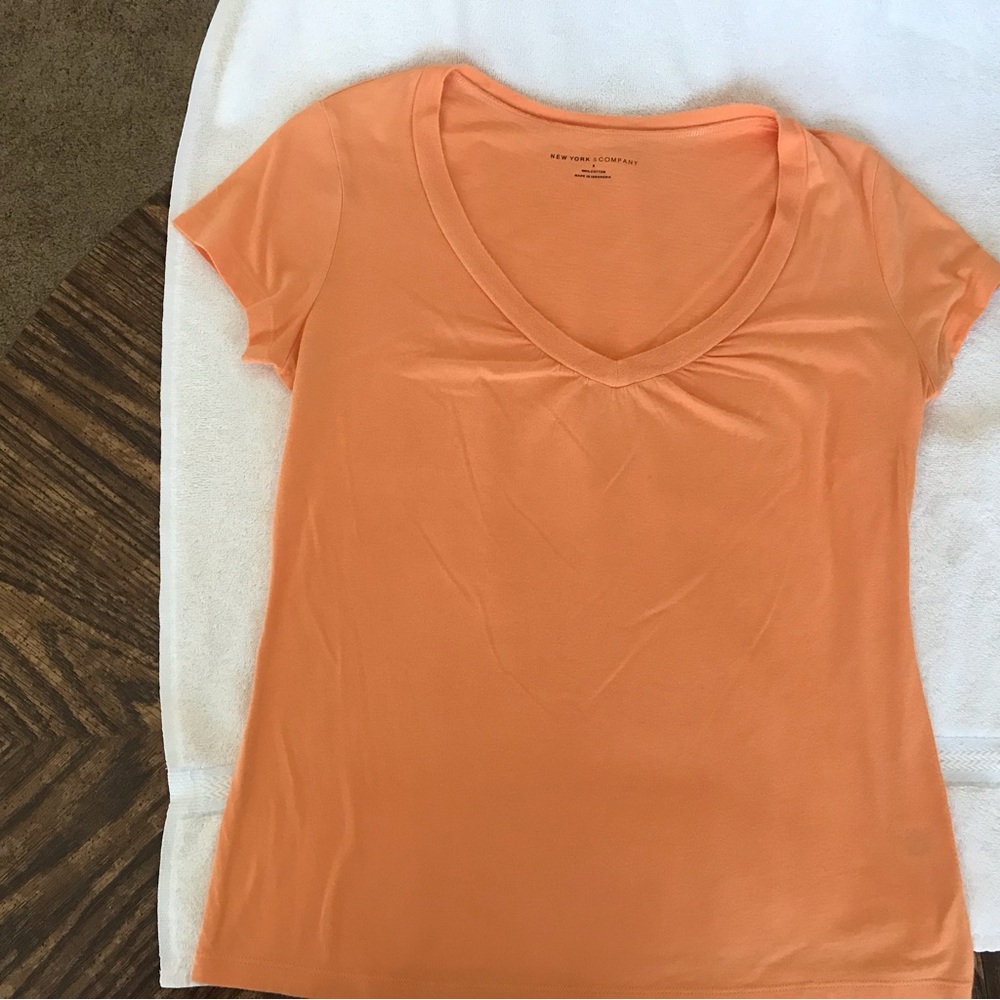 New York & Company Women Orange Peach Short Sleeve T-Shirt short sleeve small